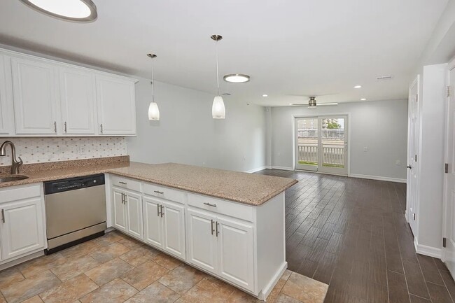Building Photo - 10220 Rockaway Beach Blvd