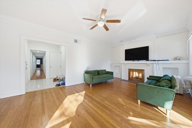 Foto del edificio - 5210 S Ingleside Ave