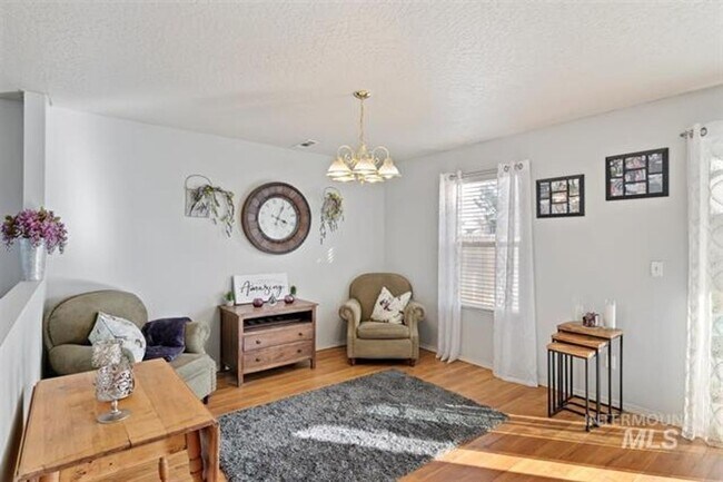 Foto del edificio - 3bed, 2.5bath, 2031sq.ft. home in South Nampa