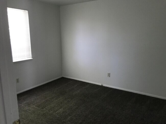 Building Photo - 110 N 150 W
