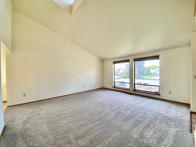 Building Photo - 3219-3219 Vincenta Dr
