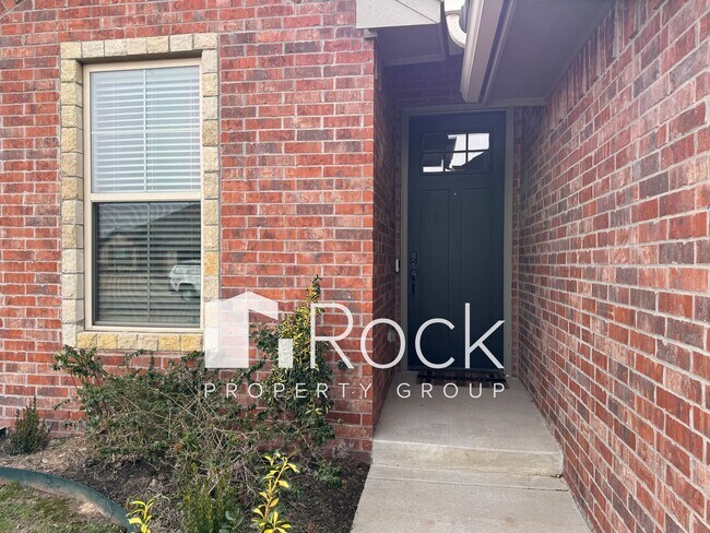 Foto del edificio - Beautiful 3 Bedroom Home with Study in Westmoore Area of OKC *HALF OFF 1st Month's Rent*