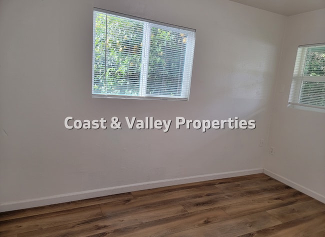 Foto del edificio - 2BD HOUSE IN HOLLISTER FOR RENT