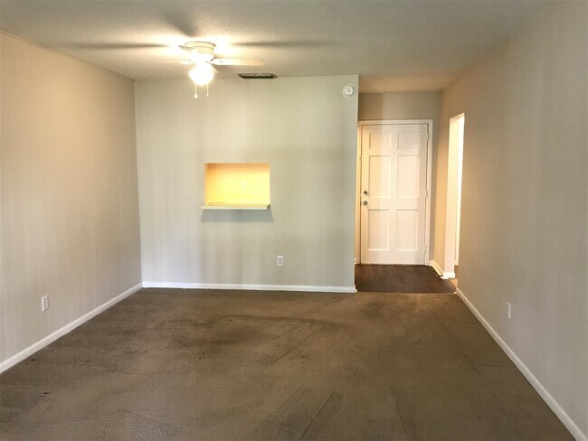 Building Photo - 2325 W Pensacola St