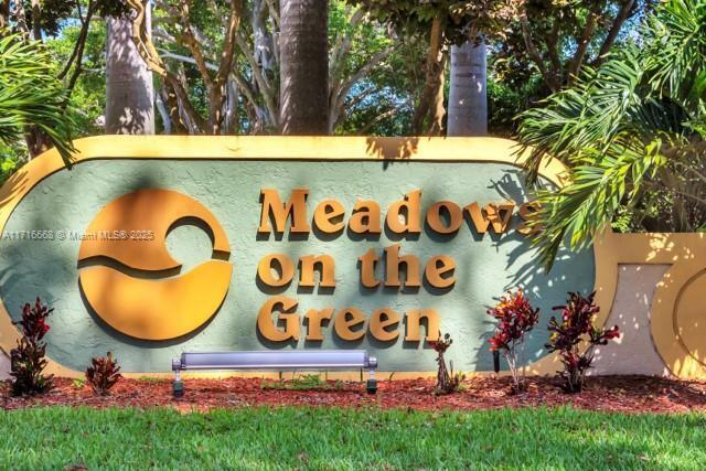 Foto del edificio - 1626 Meadows Cir W