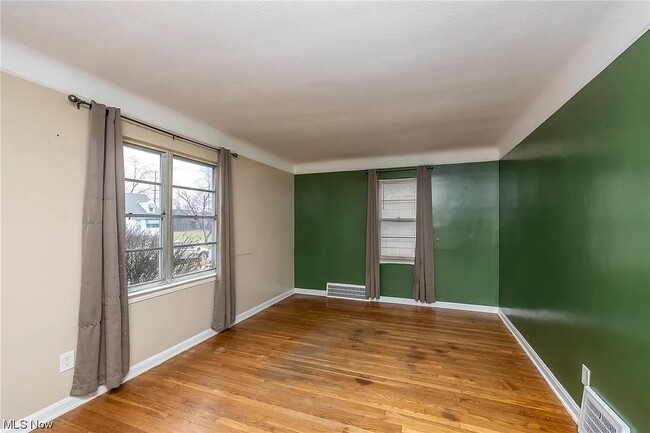 Building Photo - 15500 Benhoff Dr
