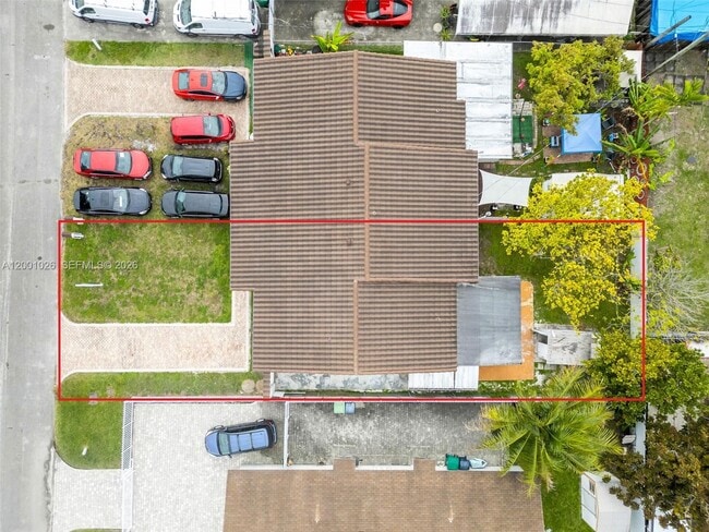 Building Photo - 310 SW 76th Ct