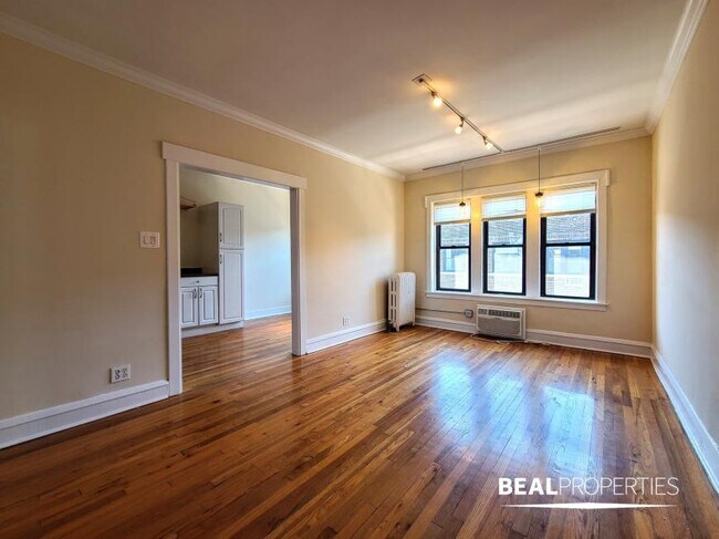 Building Photo - 1 bedroom in CHICAGO IL 60613