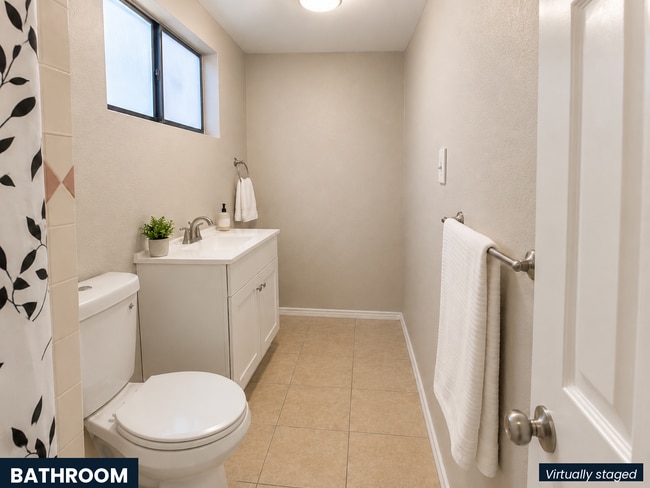 Baño - Maqueta con IA - 1305 E San Antonio Ave