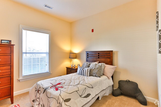 2BR,2BA - 1076 SF - second bedroom - Avalon Park
