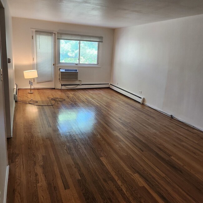 Building Photo - 8541 Lotus Ave