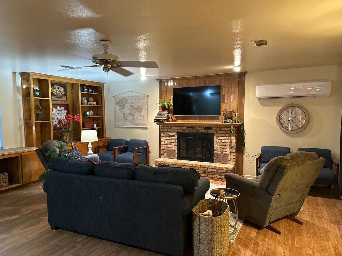 Foto principal - ONE BEDROOM, one bath, FULLY FURNISHED; AL...