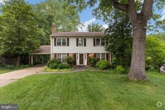 Building Photo - 9830 Meadow Valley Dr