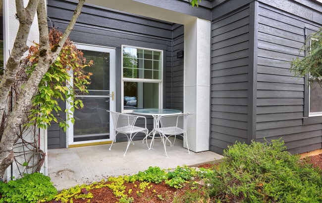 114_Patio_02 - Solthea Apartments