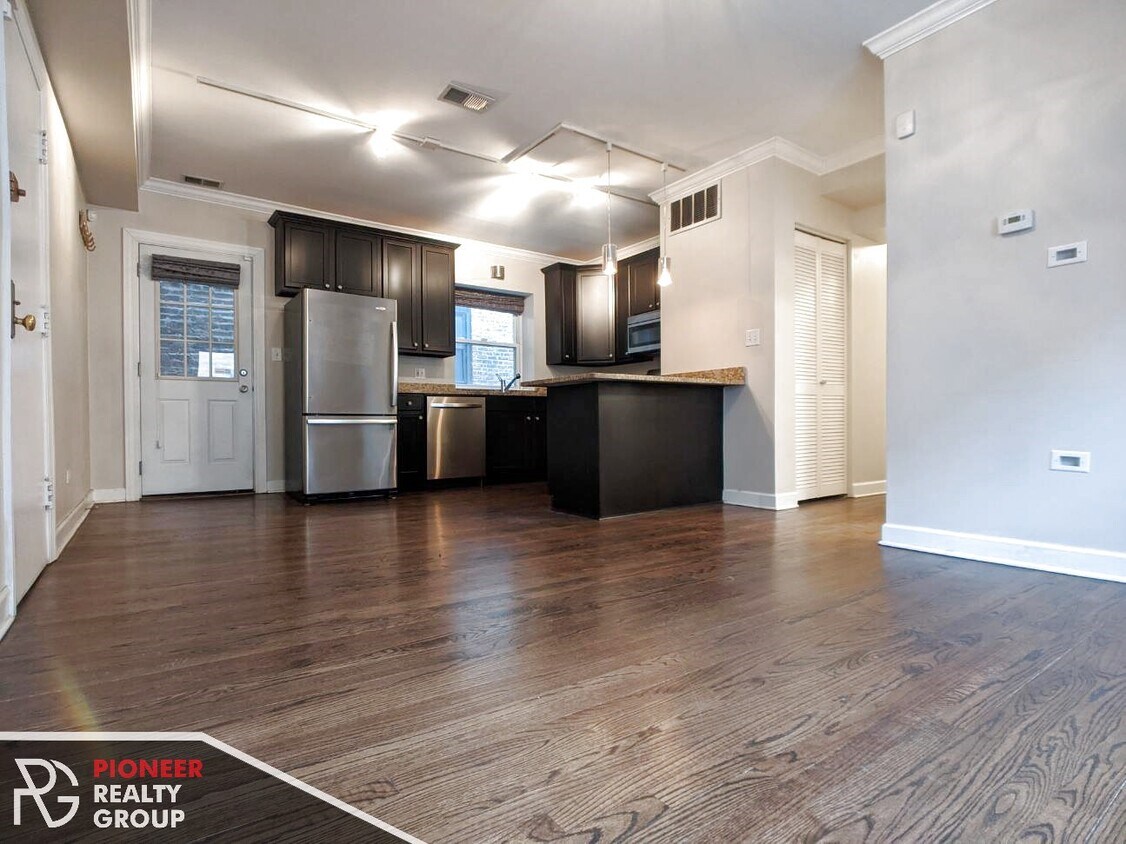 Foto principal - 634 W Roscoe St