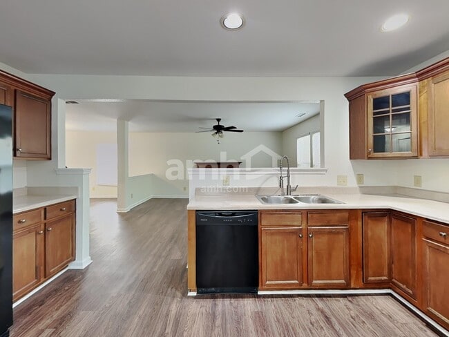 Building Photo - 4804 Reinbeck Dr
