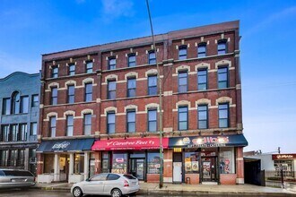 Building Photo - 2362 N Clybourn Ave