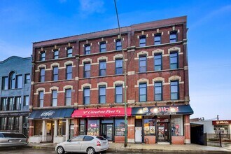 Building Photo - 2362 N Clybourn Ave