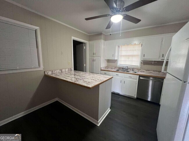 Building Photo - 485 Hollywood Cir