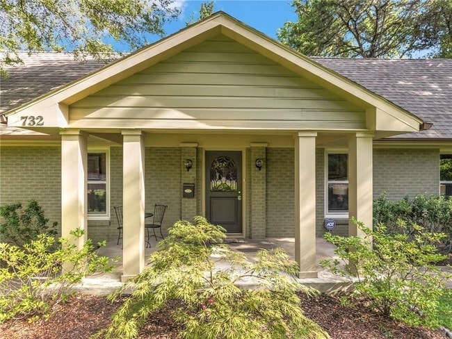 Building Photo - 732 Rainbow Dr