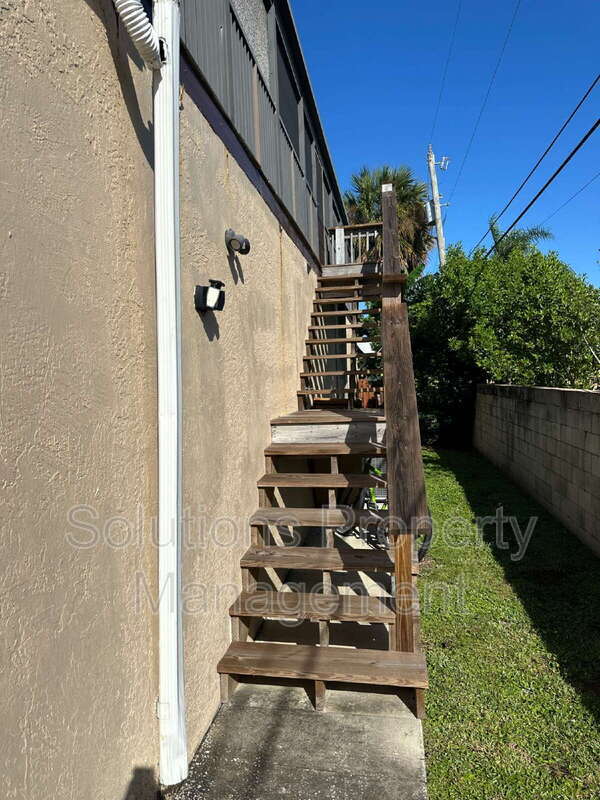 Building Photo - 565 Jackson Ave