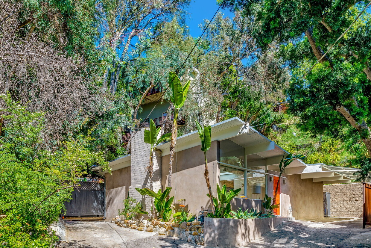 Foto principal - 7979 Willow Glen Rd