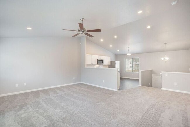Building Photo - 321 Jacata Dr