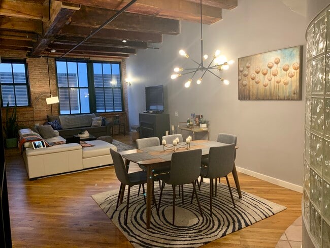 Building Photo - 732 S Financial Pl