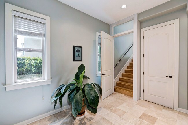 Foto del edificio - 2027 Butler Ave