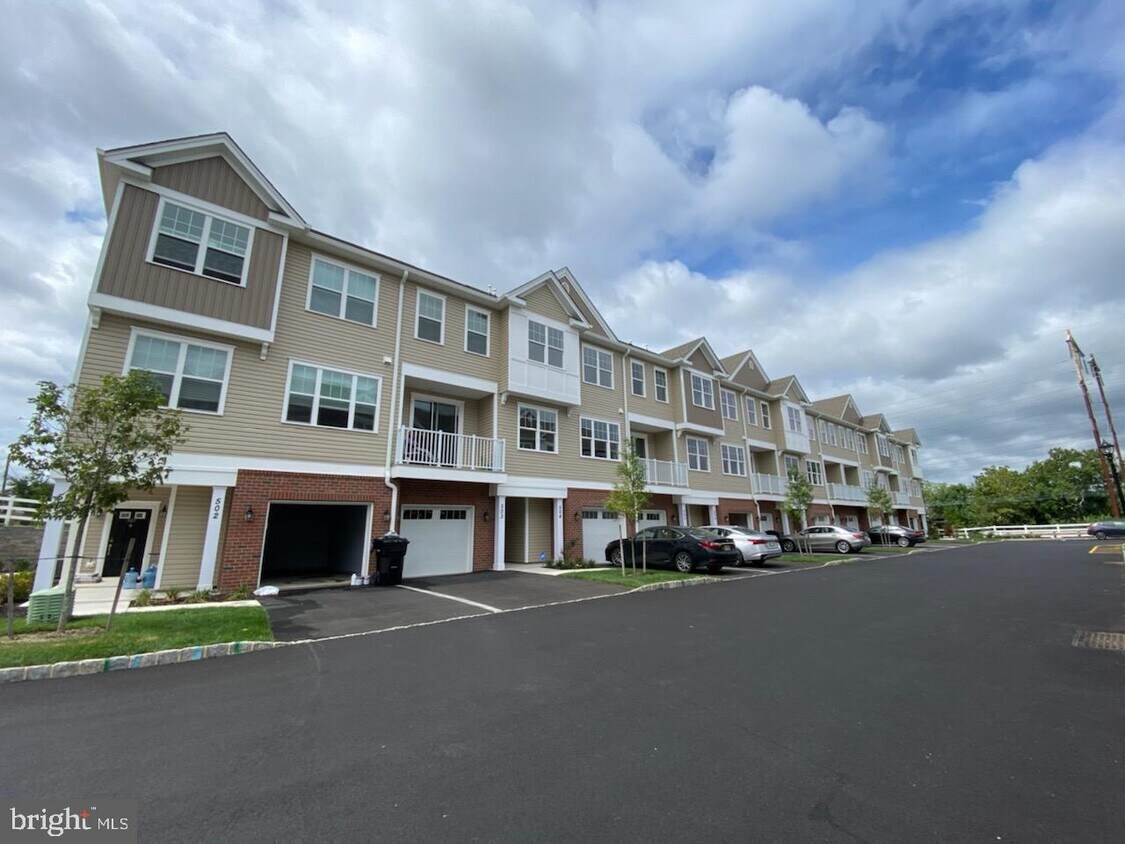 508 Greenland Square, Highland Park, NJ 08904 Townhome Rentals in