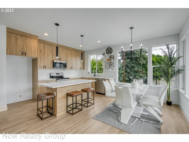Building Photo - 3 br, 2.5 bath House - 6511 N Boston Ave
