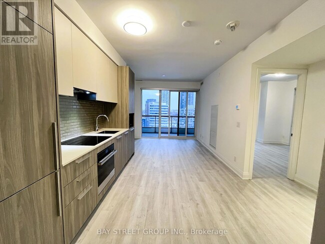 Photo du bâtiment - 65 Broadway Ave