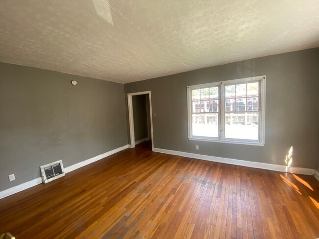 Building Photo - 607 W Freeman St