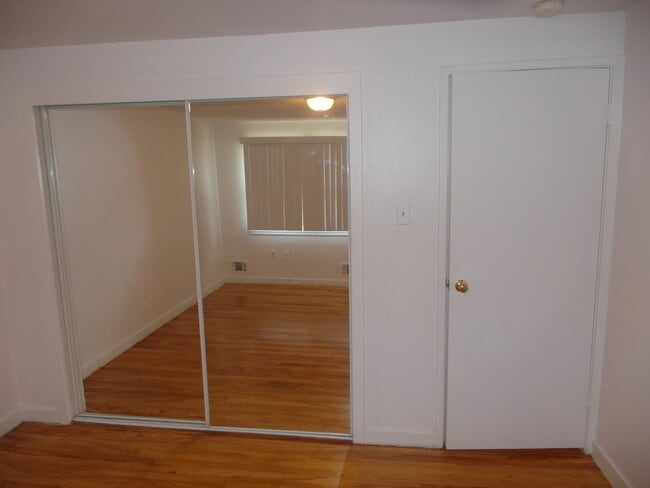 Building Photo - 3 Bedroom, 1.5 Bathroom Quadra-Plex Unit