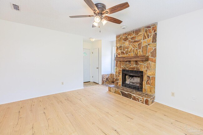 Foto del edificio - 6242 Ridgegate Cir