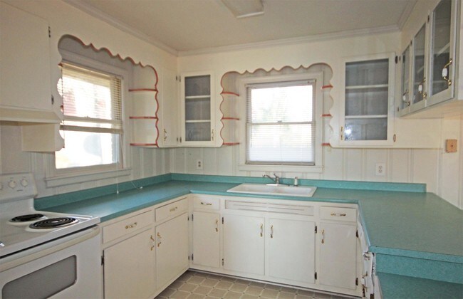 Building Photo - 611 Cherokee Dr