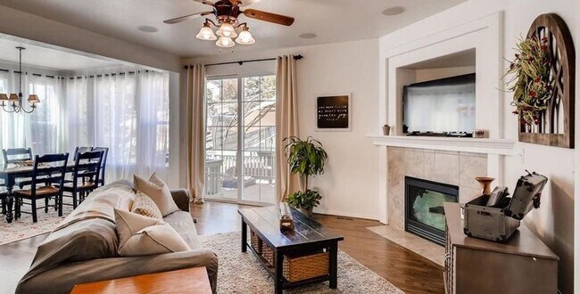 Foto del edificio - 6 month lease available! D20 5bdrm Home on...