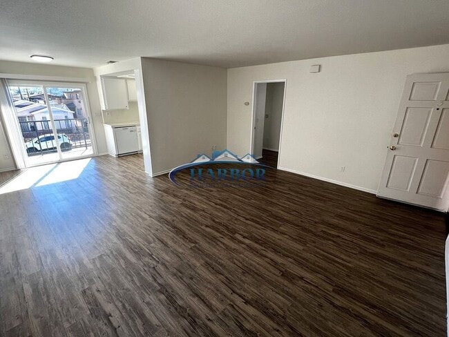 Foto del edificio - 672 W 12th St