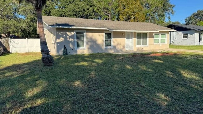 Building Photo - 545 Oak Dr