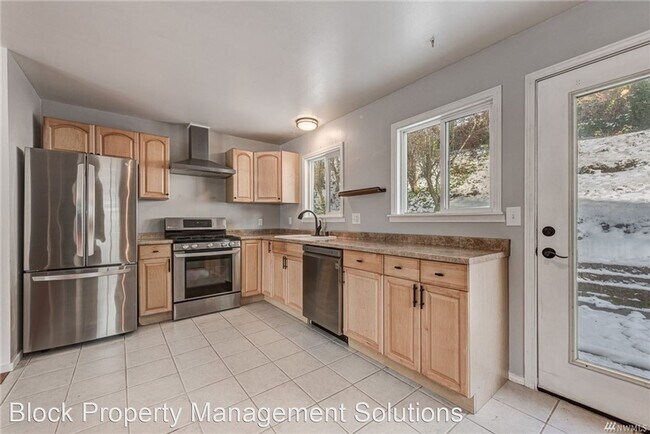 Building Photo - 3 br, 1 bath House - 4024 21st Ave SW