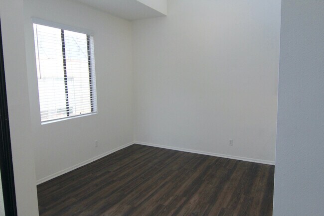 Foto del edificio - 820 Bay St