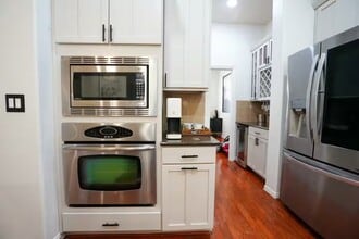 Building Photo - 5625 Dolores St