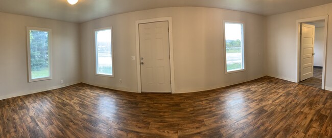 living room - 14735 US-2