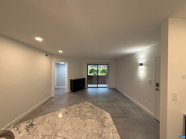 Foto del edificio - 2108 Jefferson Park Ave