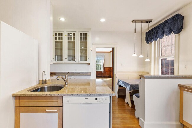 Foto del edificio - 1272 Beacon St