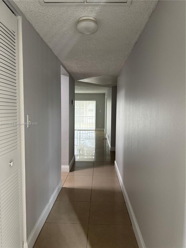 Foto del edificio - 8051 S Colony Cir