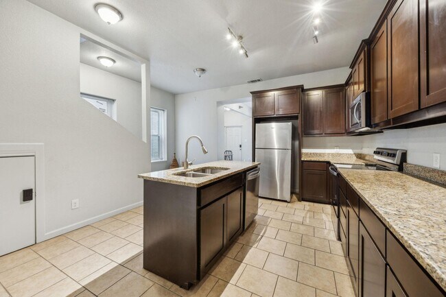 Foto del edificio - 2737 Purington Ave