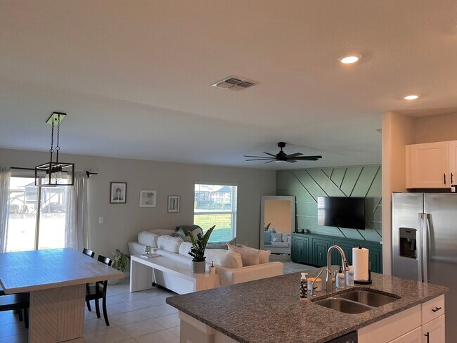 Foto del edificio - 12818 Wildflower Meadow Dr