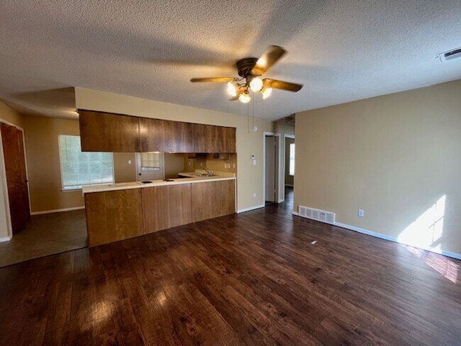 Foto del edificio - Renovated 3 Bedroom 2 Bath Home for Rent!!...
