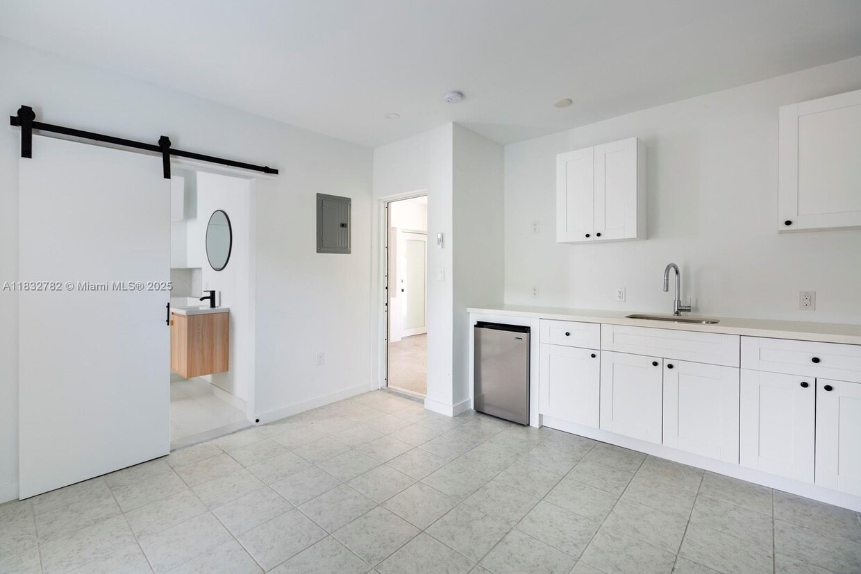 Primary Photo - 7800 NE 10th Ct